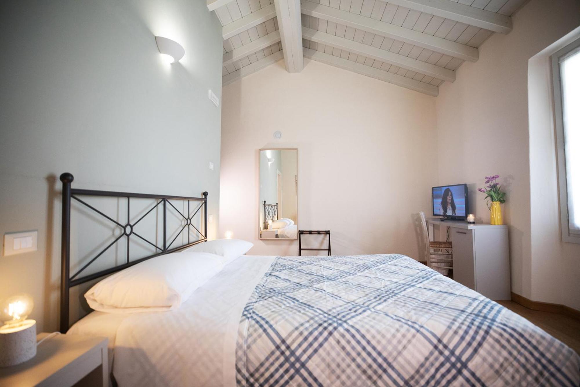 Bed and Breakfast Relais La Rocca Сольферино Экстерьер фото